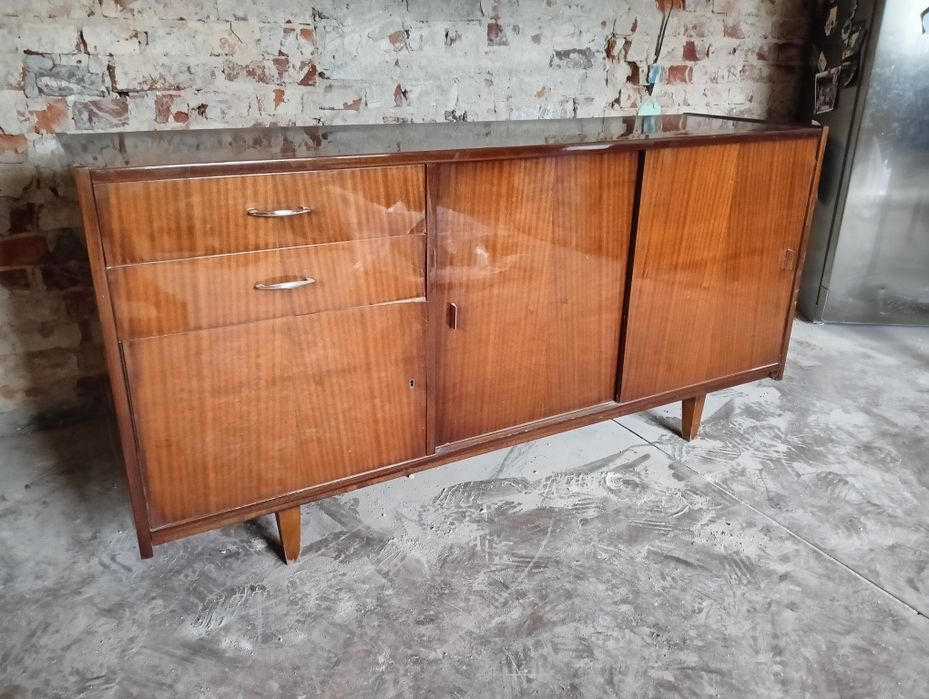 Komoda PRL połysk, nóżki