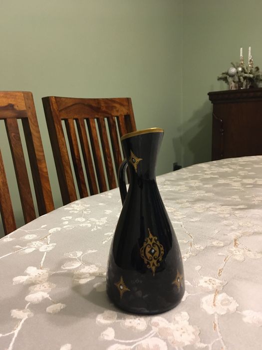 Sygnowany kobaltowy wazonik