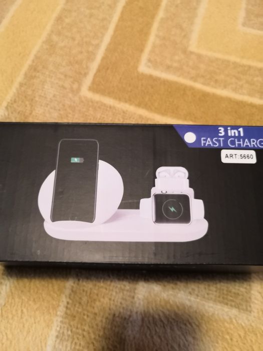 Беспроводное зарядное устройство 3 in 1. (смартфон) Новое