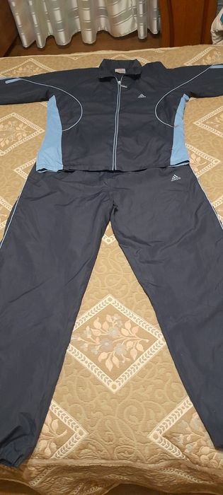 Костюм Adidas Aдидас для  спортивных занятий размер L