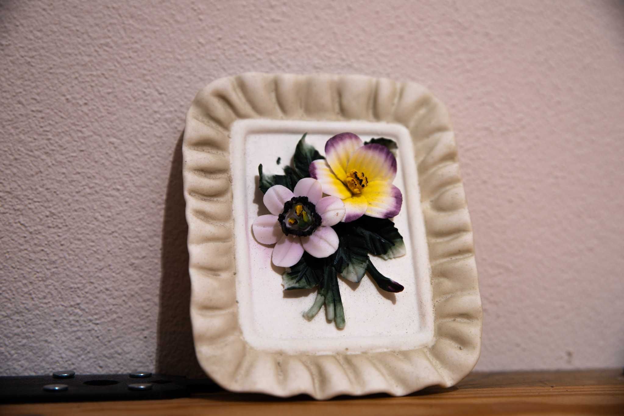 Porcelanowa figurka Capodimonte – Carlo Savastano, sygnowana