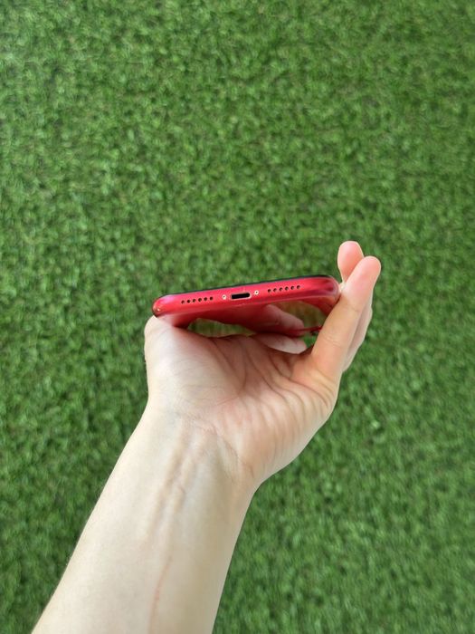 iPhone 11 128GB red