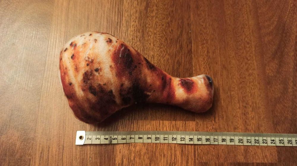 NA CEL CHARYTATYWNY Zabawka dla psa. Pluszowe udko