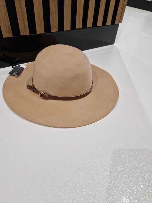 Kapelusz damski beżowy nowy