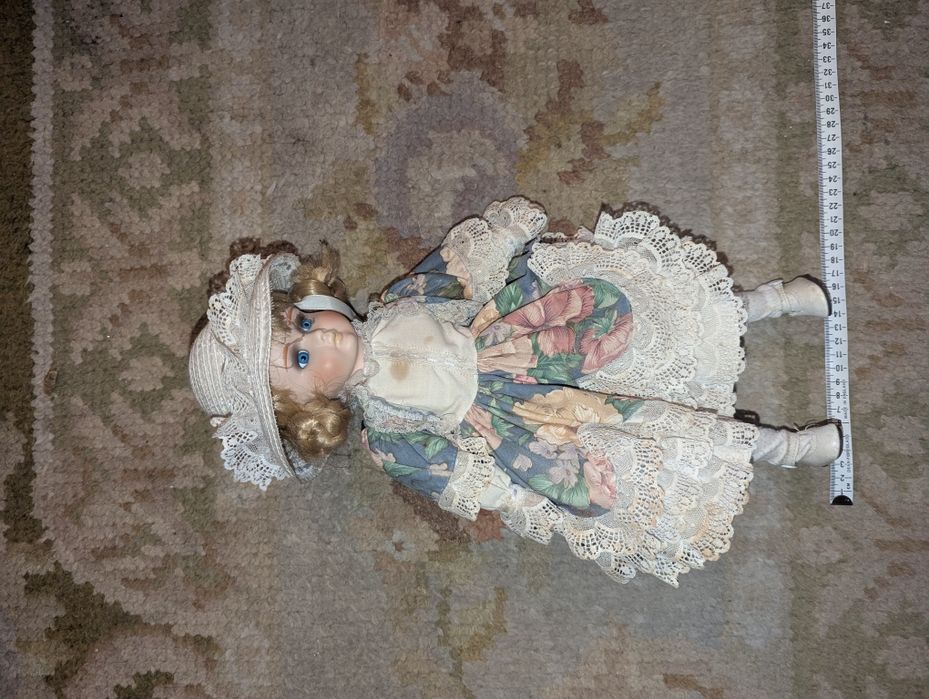 Bonecas antigas com cabeça em louça