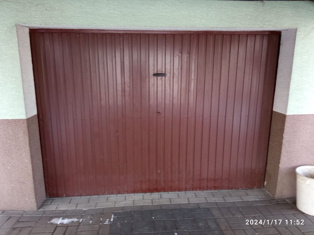 Brama garażowa uchylna