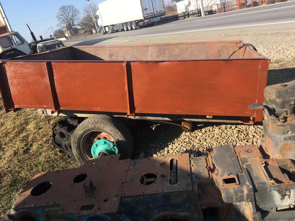 Продам причеп з циліндром.