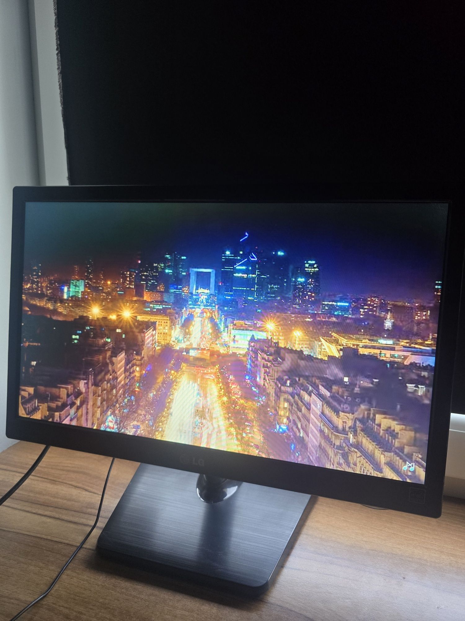 Monitor flatron lg 19cali model 19EN33S-B