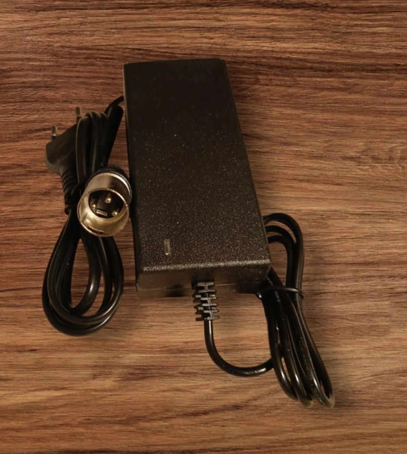 Ładowarka do roweru hulajnogi elektrycznej 42v do baterii 36v 3P-XLR
