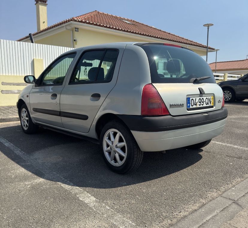 Renault Clio 1.2 - 2000