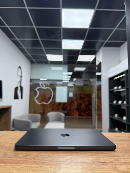 MacBook Pro 14' 2025 (M4/16gb/512 SSD) Стан НОВОГО 1-7-9-0-3SV