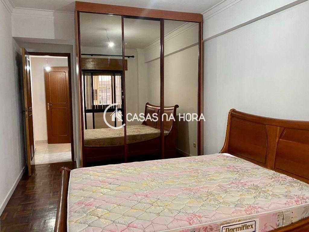 Cama em Cerejeira 150x200 :300 euros