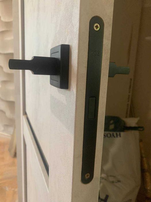 Вхідні  та міжкімнатні двері монтаж установка дверей