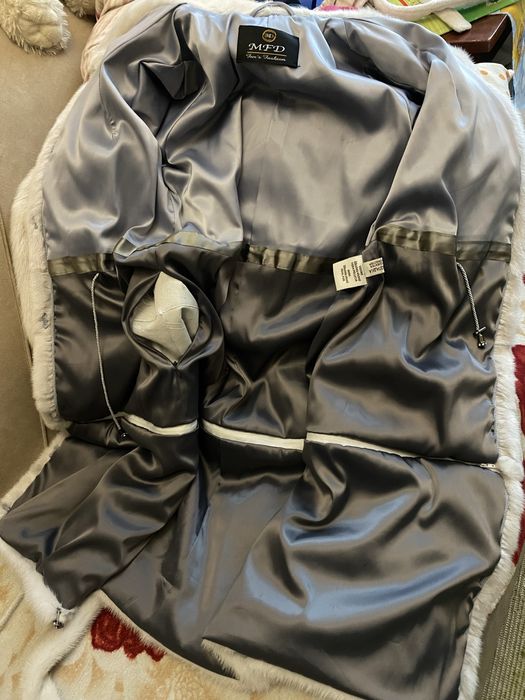 Шикарна білосніжна , супер мʼякенька  шубка S-M , довжина 100 см  !!!