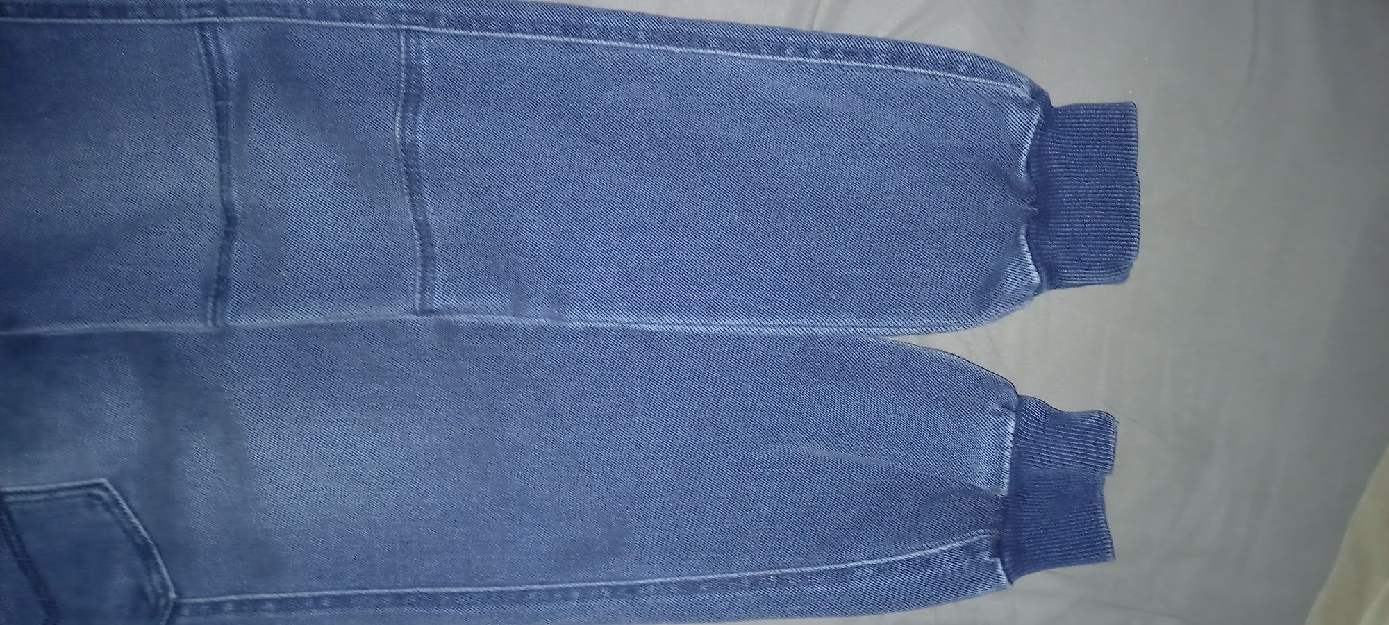 Nowe jeansy 146 cm rozciągliwe z paskiem