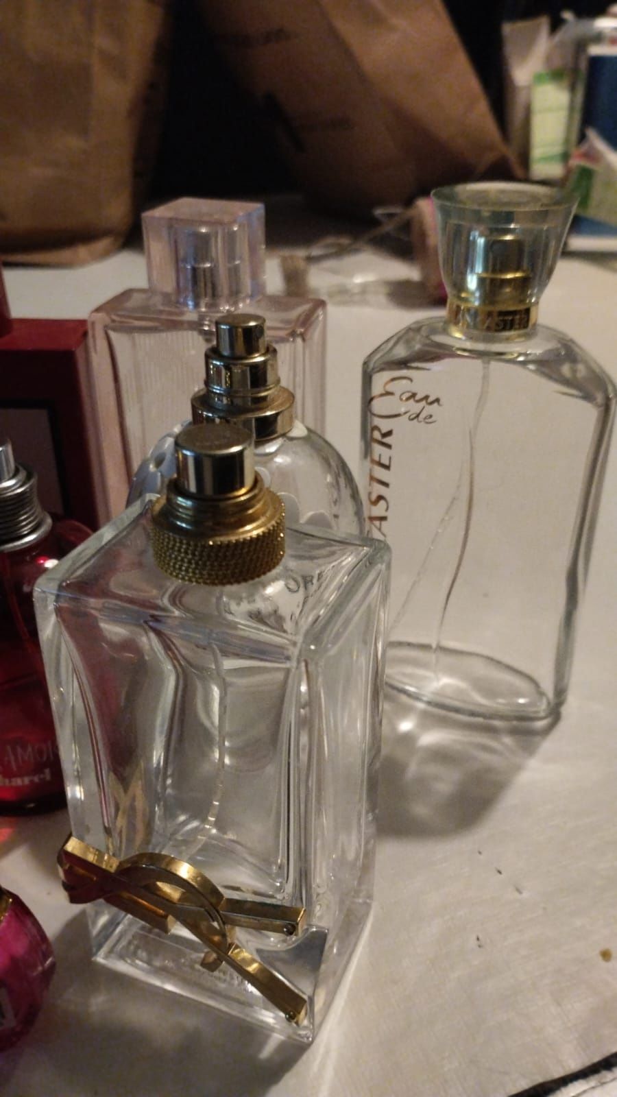 Conjunto de frascos de perfume vazios,