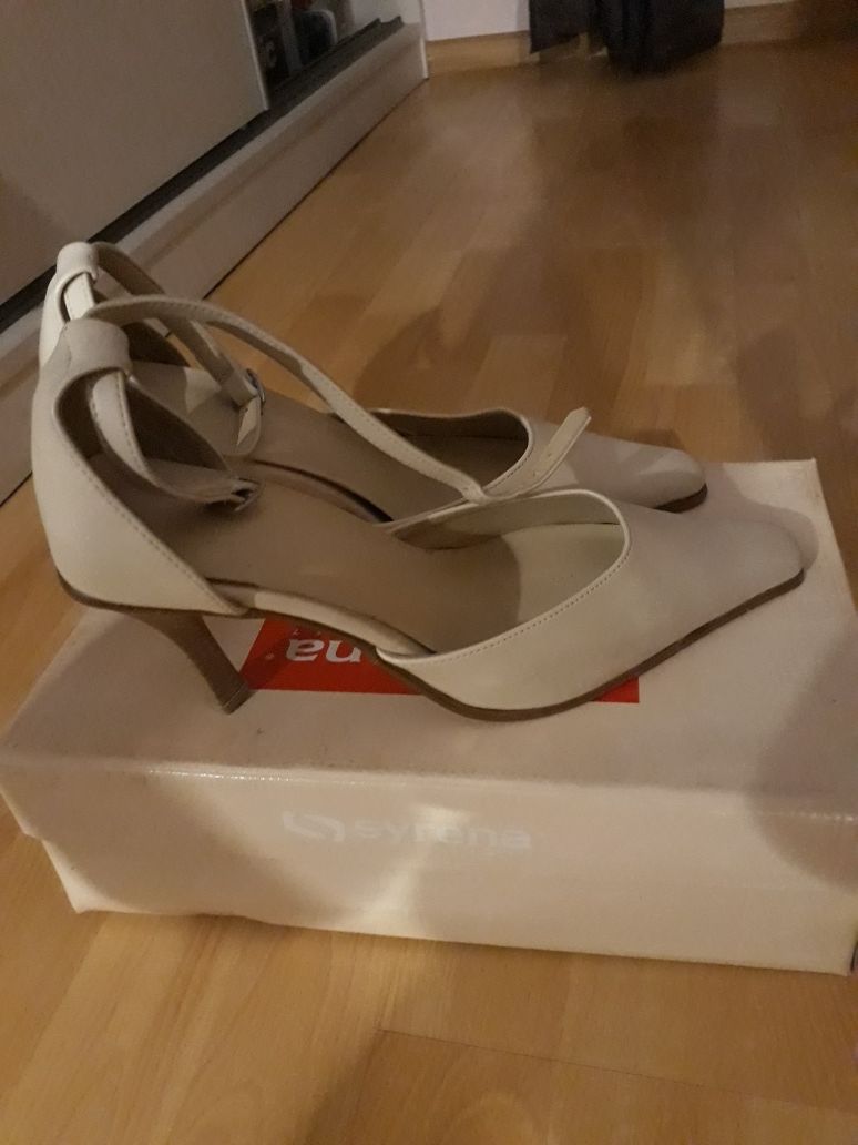 Buty damskie kol. ecru rozm 38