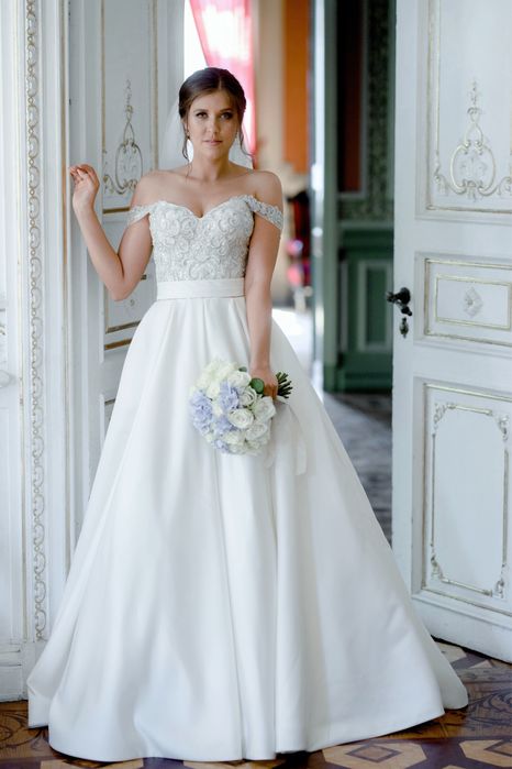 Весільна сукня