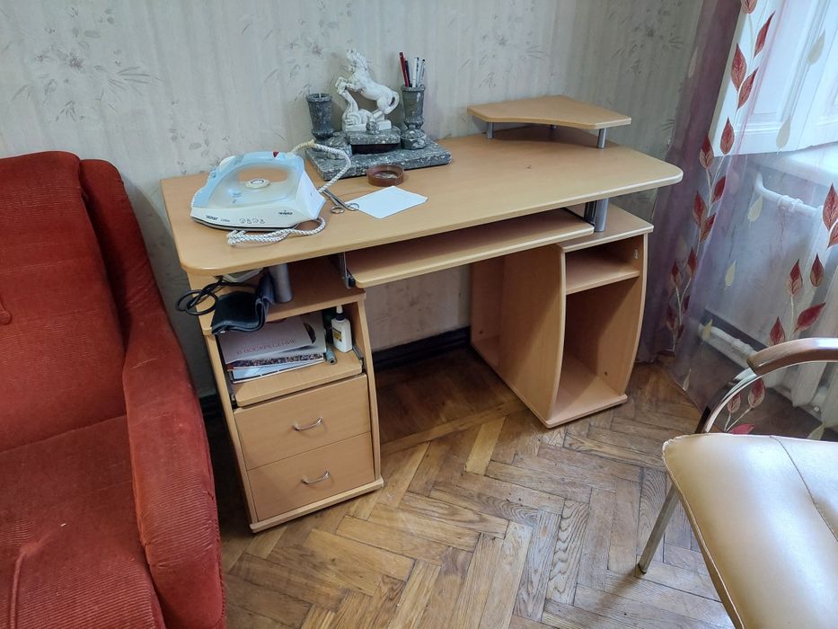 Продам компьютерный стол бу