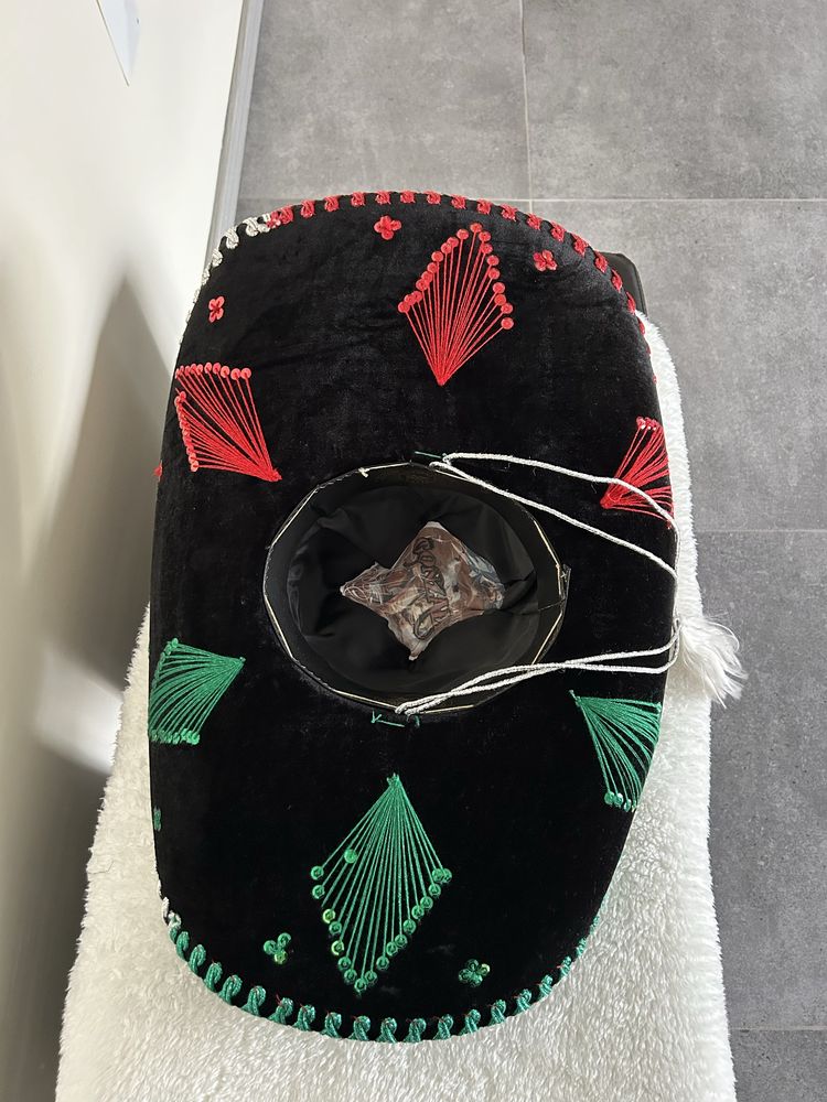 Vende-se chapéu mexicano
