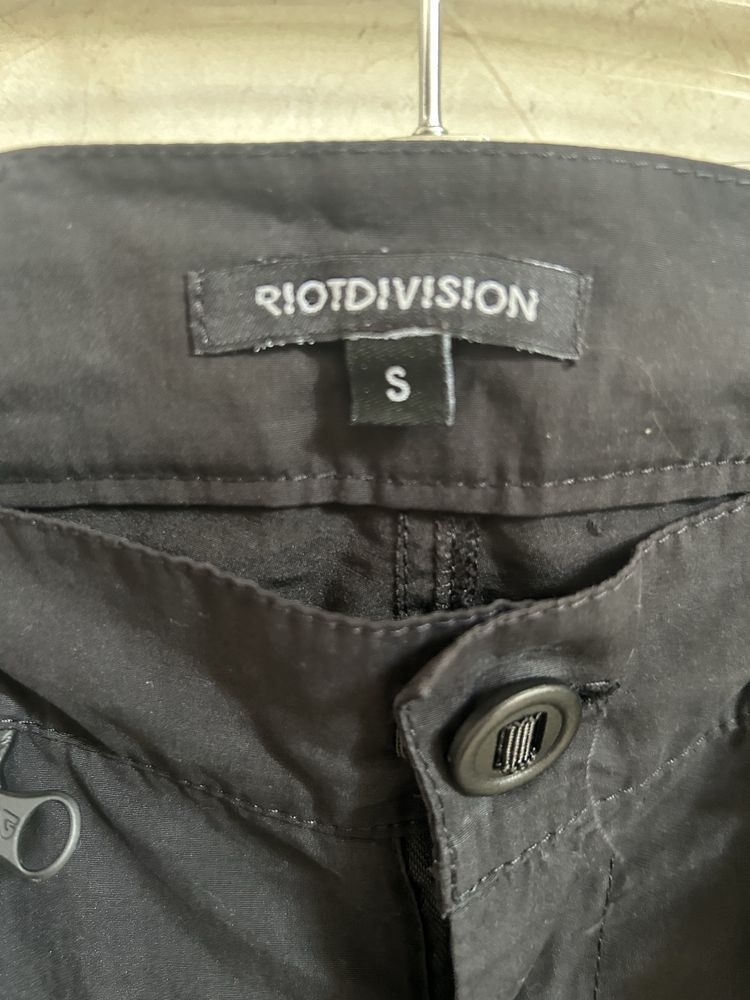 Брюки riot division S-ка б/у