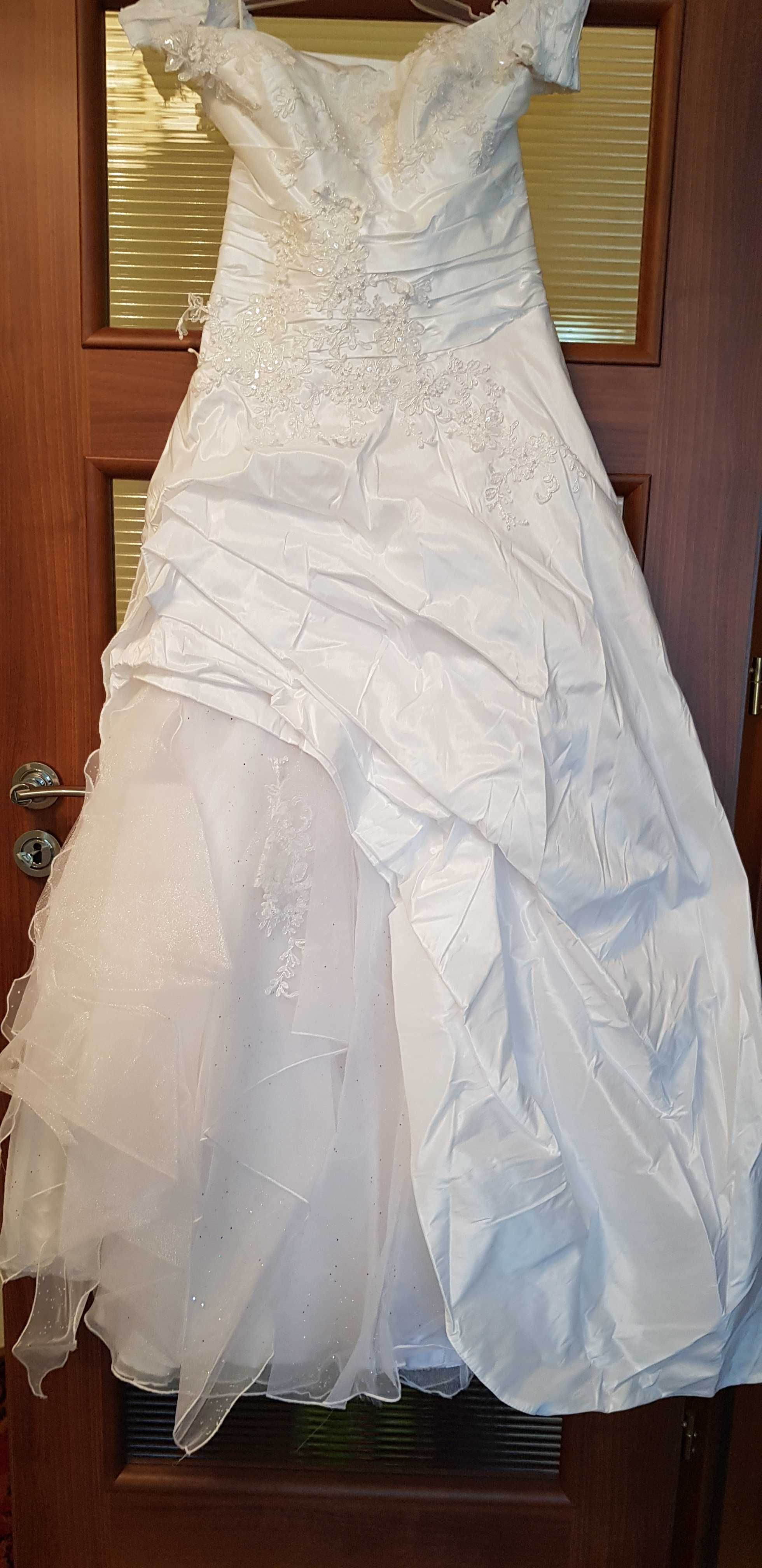 Suknia ślubna z gorsetem i stojącą halką i innymi dodatkami  164 cm M