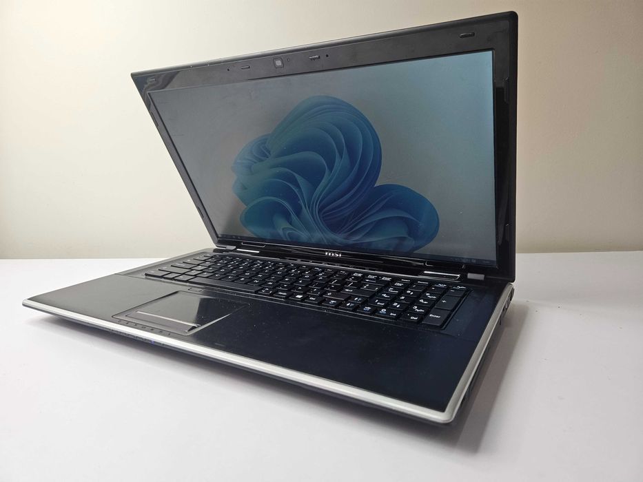 Laptop GAMINGOWY MSI 17' 4K i7 8x3.30/16GB RAM/KARTA GRAFICZNA 4GB/ssd