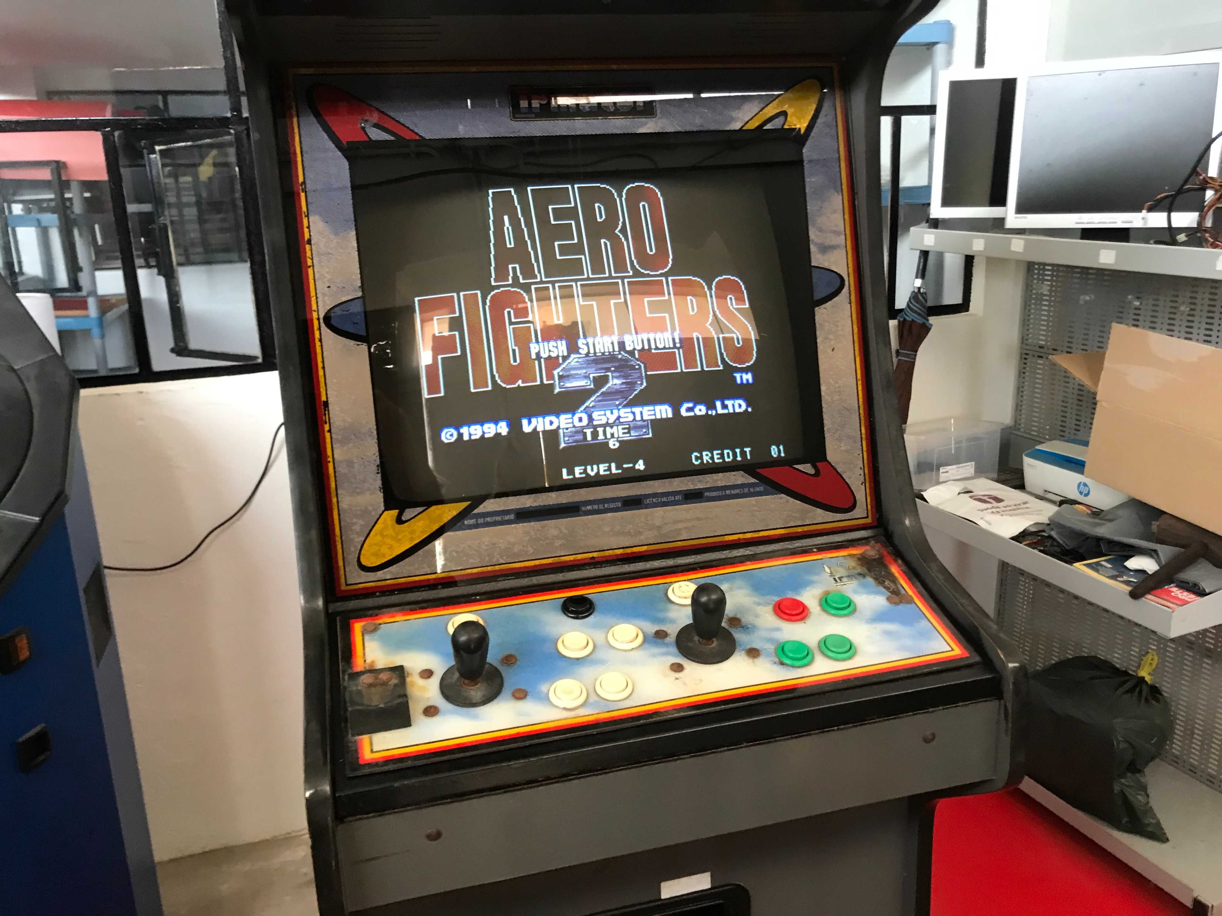 Máquina Video Arcade c/ Slot Neo Geo p/ 4 Cassetes