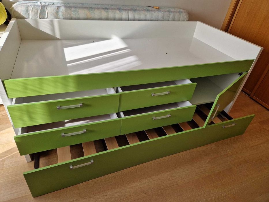 Cama dupla com  gavetas