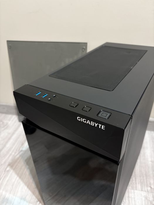 Obudowa komputerowa GIGABYTE RGB