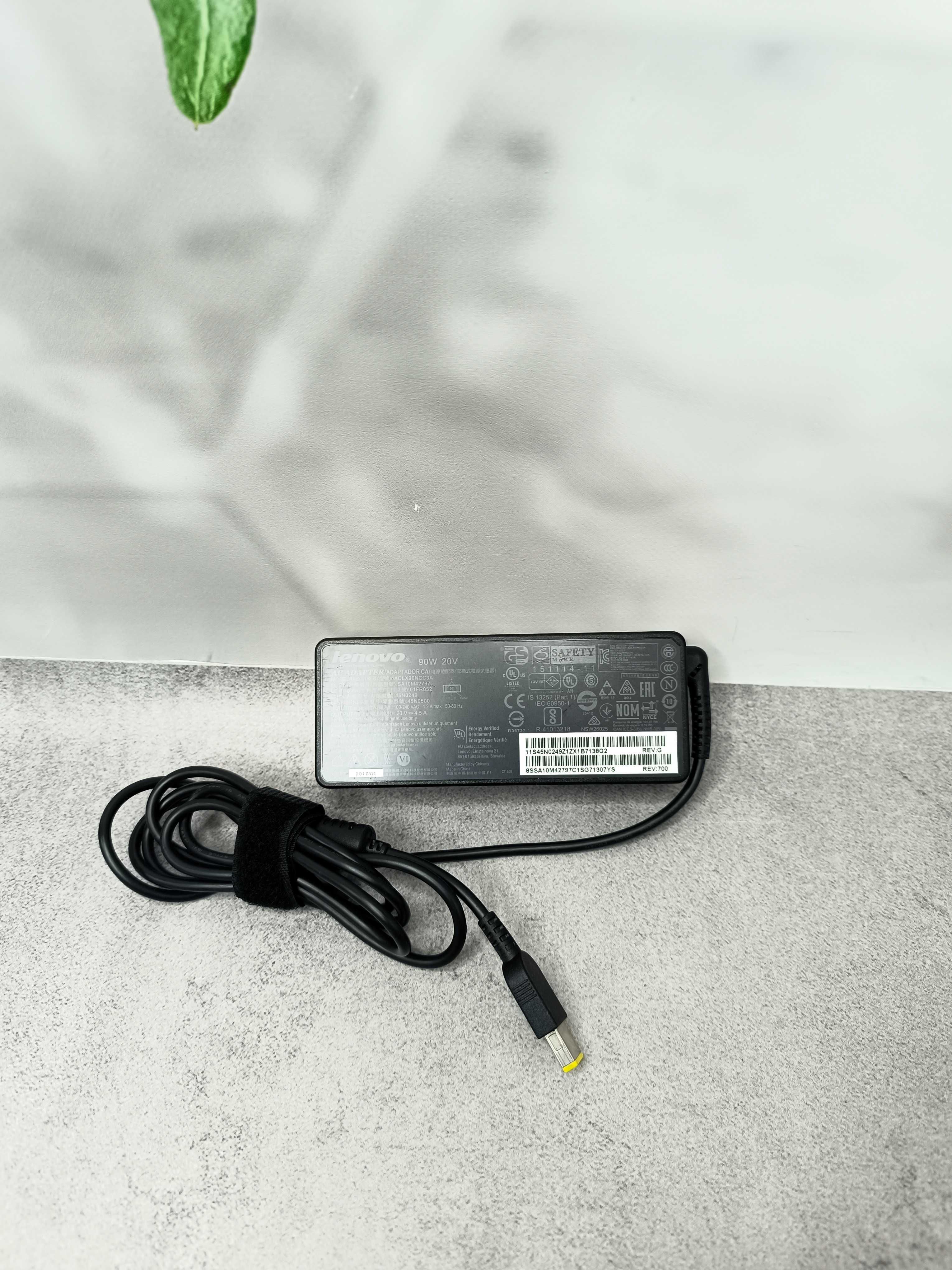 Оригінальний блок живлення Lenovo 90W/100-240V / 50-60Hz/20V/4.5A.