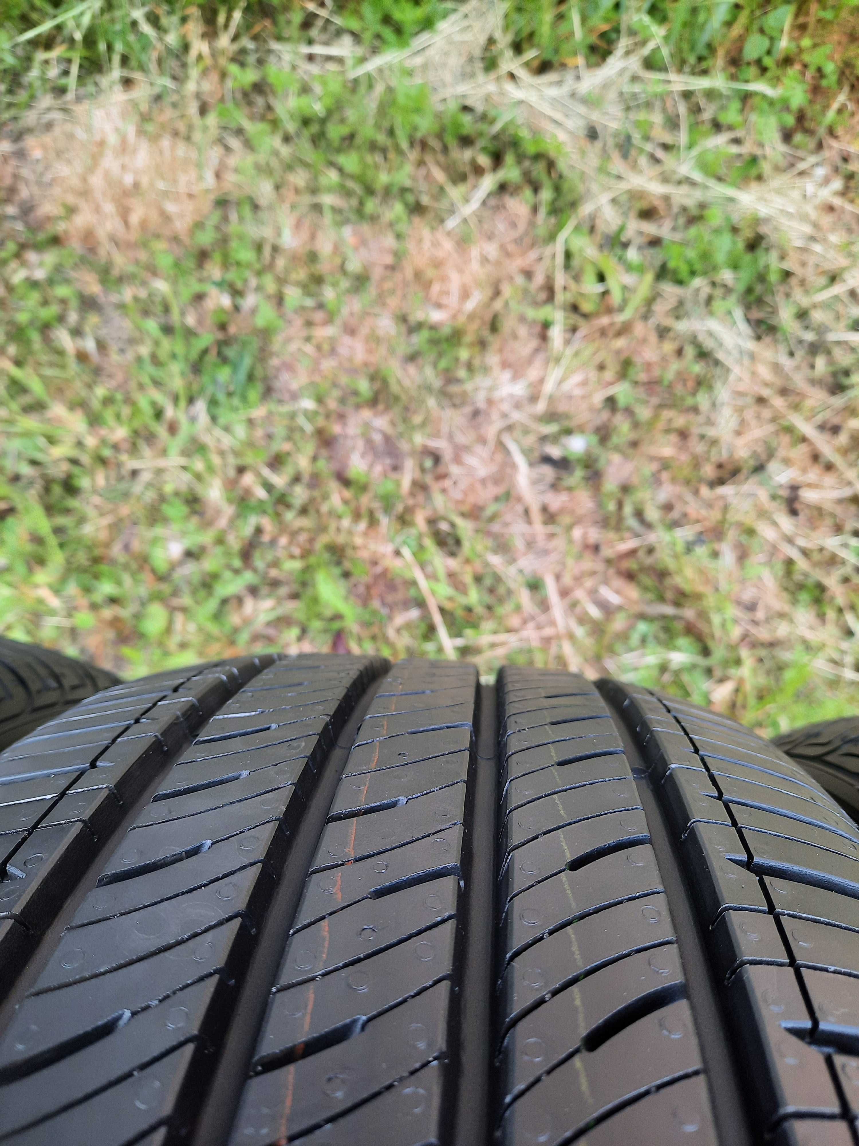 Opony letnie klasy średniej KUMHO 215/50/18 NOWE DEMO 2022 r.
