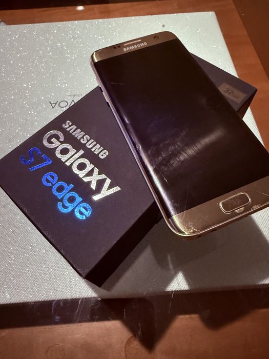 Telefone samsun galaxy S7  dorado