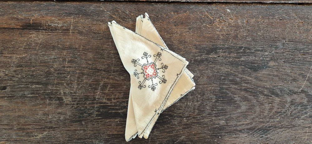 zestaw 6 uroczych francuskich haftowanych lnianych serwetek boho antyk