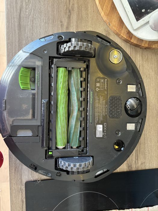 I robot roomba i7+