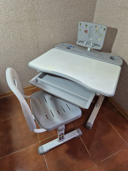 Парта шкільна (б/у в гарному стані)