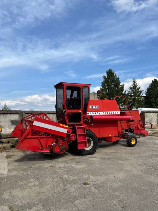 Комбайн Massey Ferguson 240