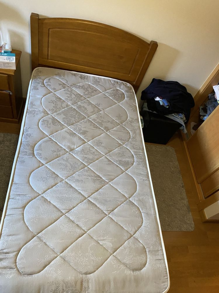 Cama de solteiro com colchão