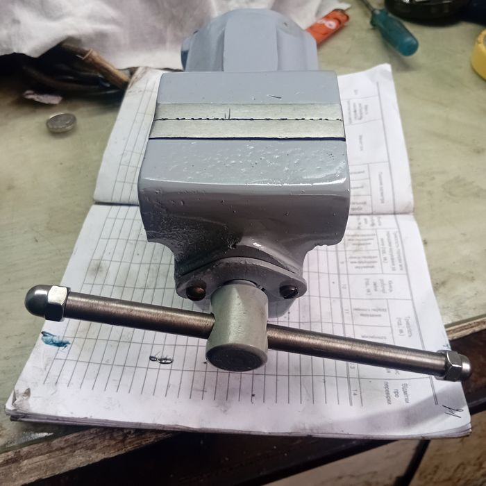 Тиски  ссср      советских времен.