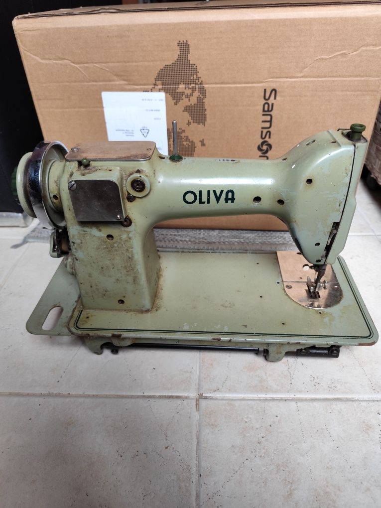 Máquina de costura Oliva