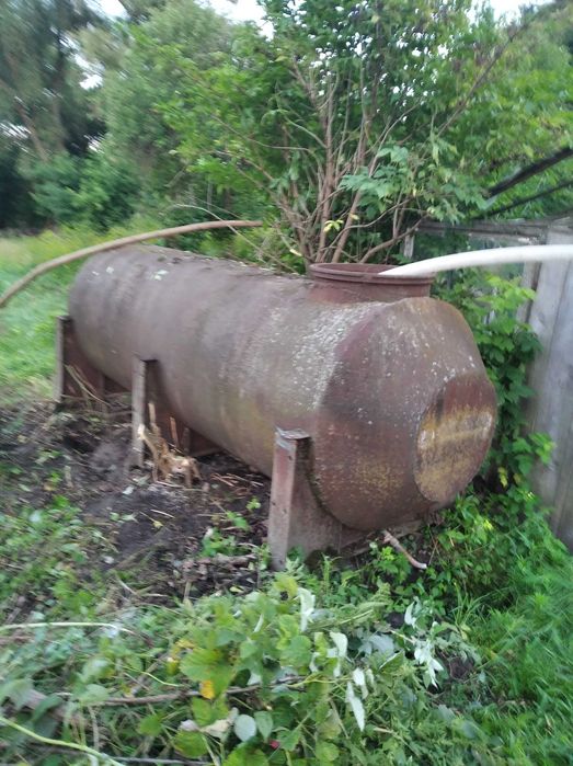 Продам залізну бочку на три куба