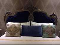 Conjunto de Mobília de Quarto Clássica – Cama+Cómoda+Mesas de Cabeceir