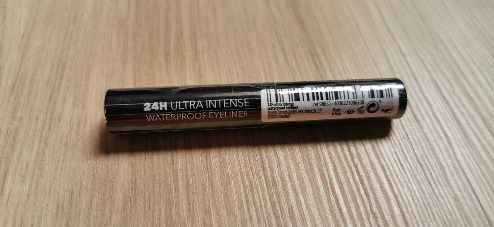 Eyeliner Douglas czarny