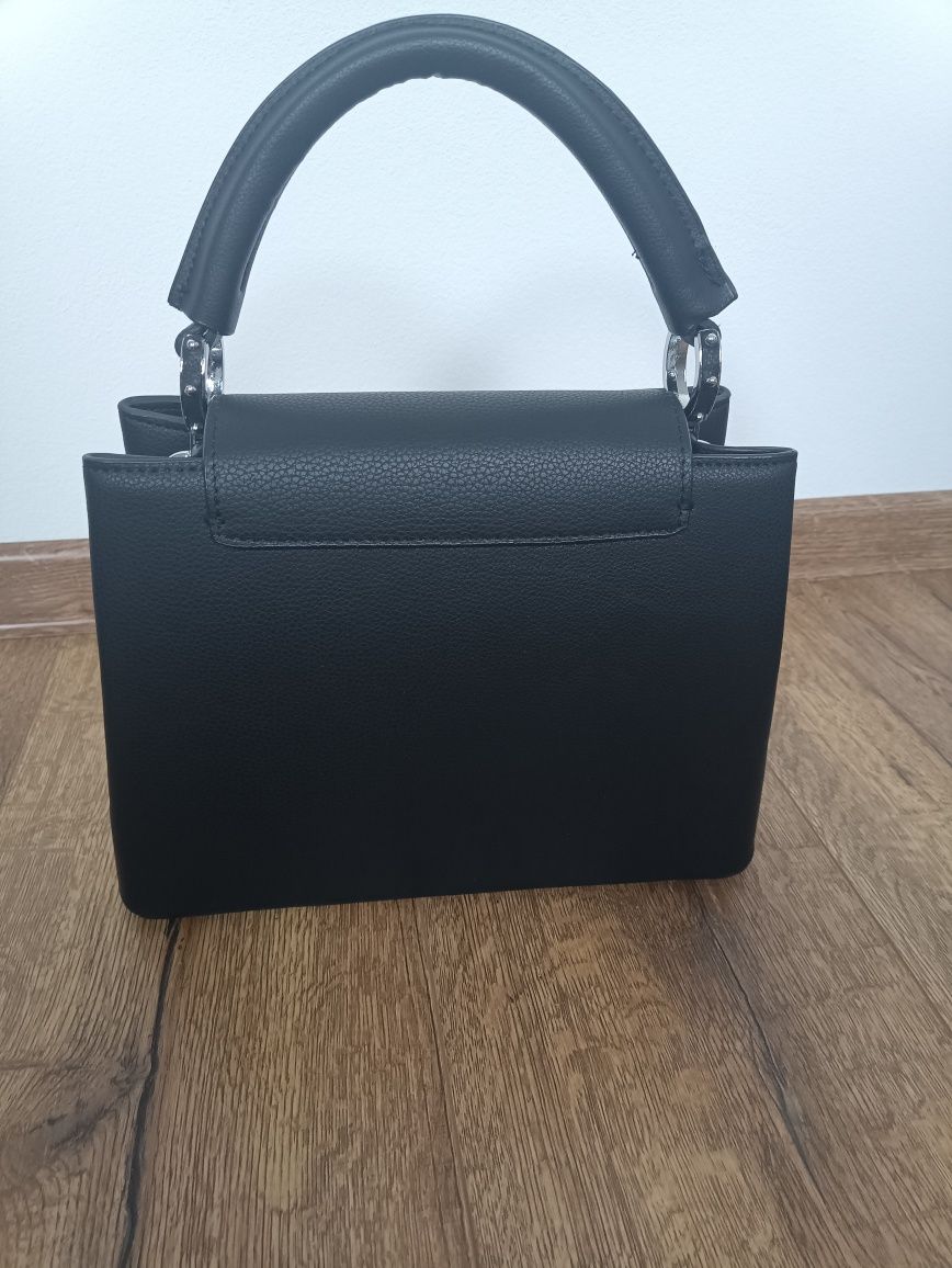 Louis Vuitton Capucines MM torebka do ręki na pasku kuferek