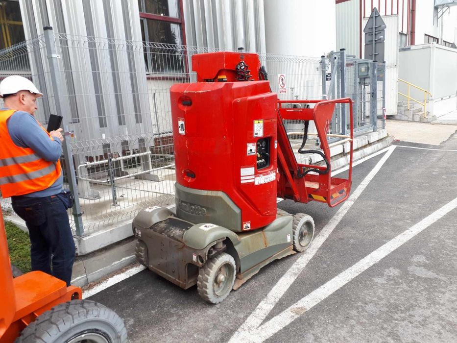 Wymajmę Podnośnik słupkowy 10 m  Manitou, Haulotte elektryczny