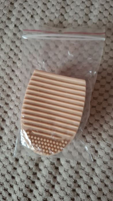 Do czyszczenia pędzli