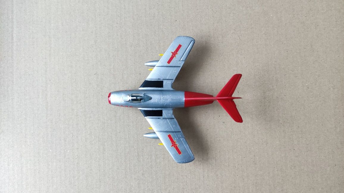 Сборная модель самолета 1:72 Mig-15 Миг-15 ВВС КНР