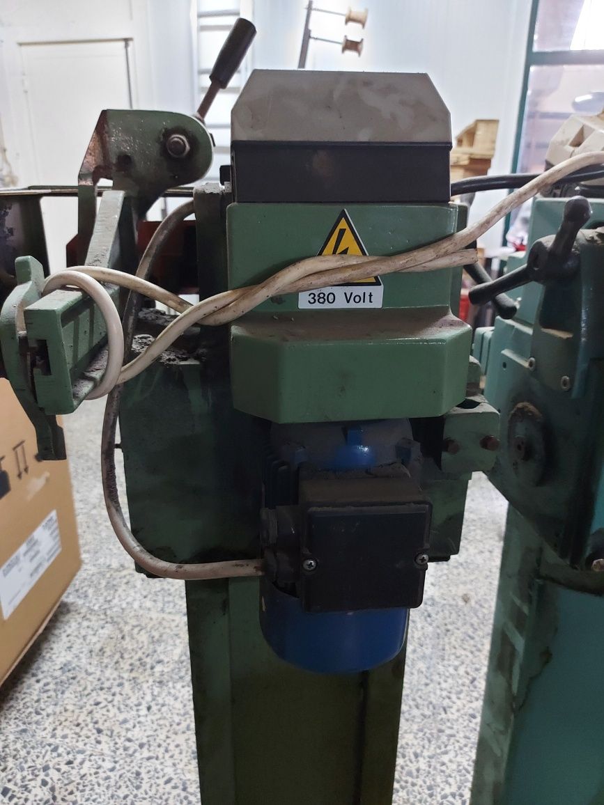 Maquina de afiar cintas e fitas de serra