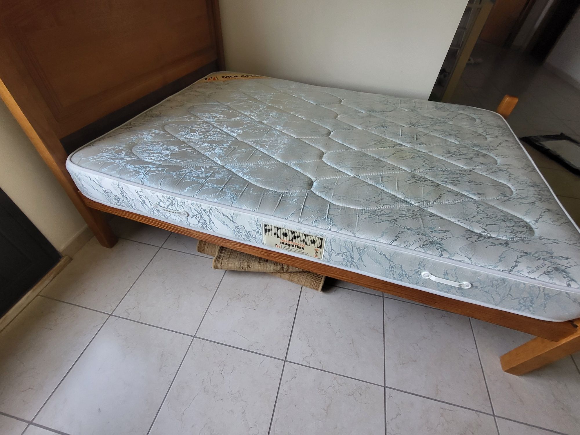Vendo cama casal usada em bom estado