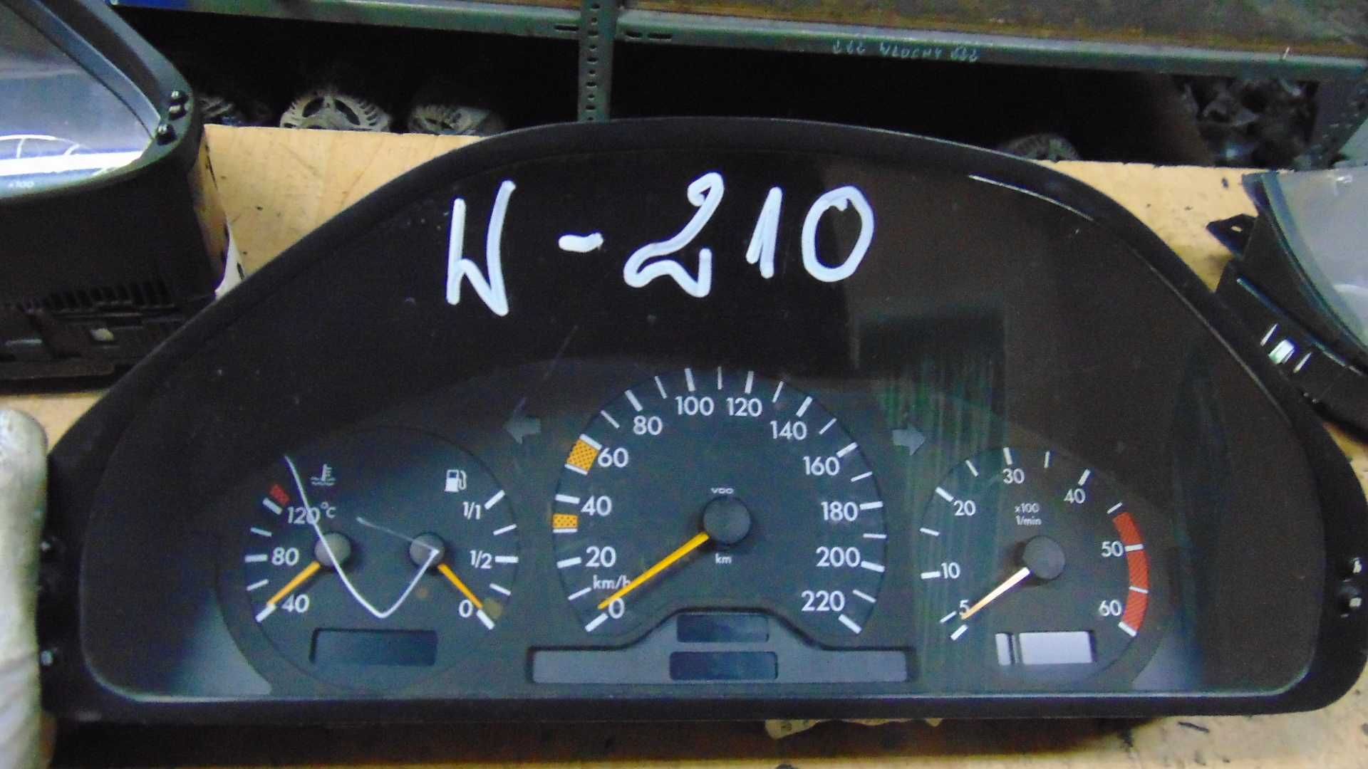 Sty4 Licznik zegary prędkościomierz mercedes e-klasa w210 w-210